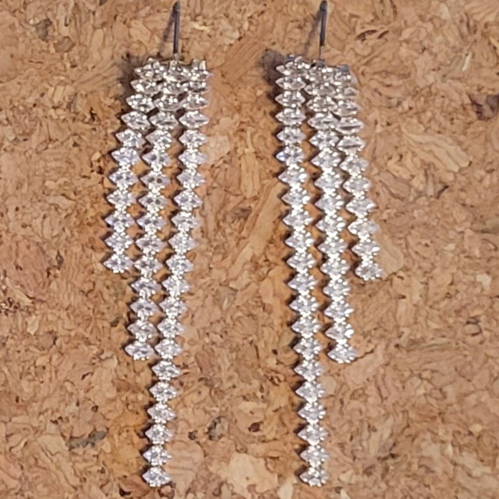 NWOT Gold and Rhinestone Drop Earrings